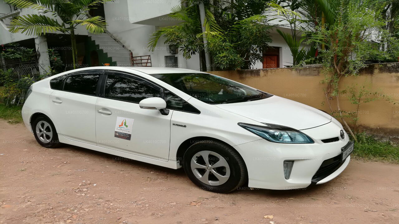 Colombo Airport (CMB) to Valaichenai City Private Transfer